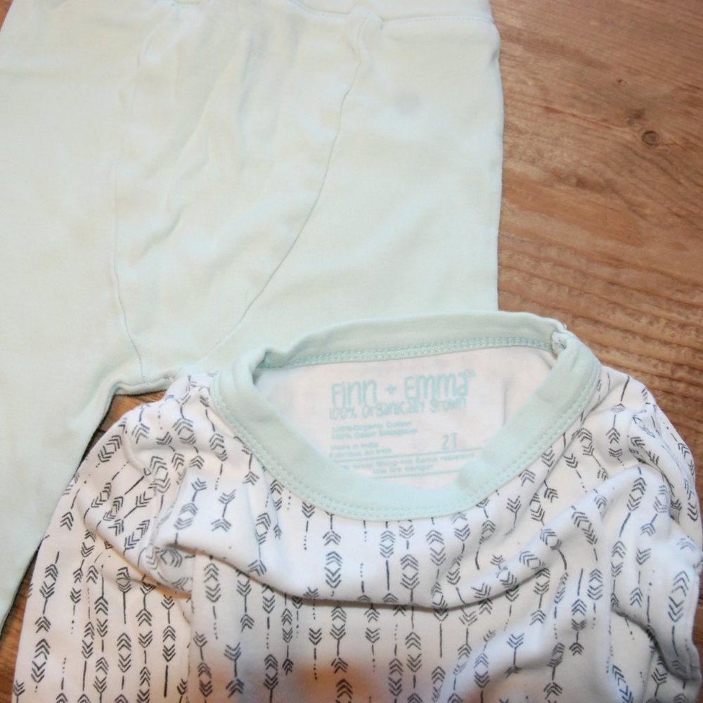 2 Sets of Organic PJ - Finn + Emma Boutique + Organics for Kids 2T - Picture 4 of 7